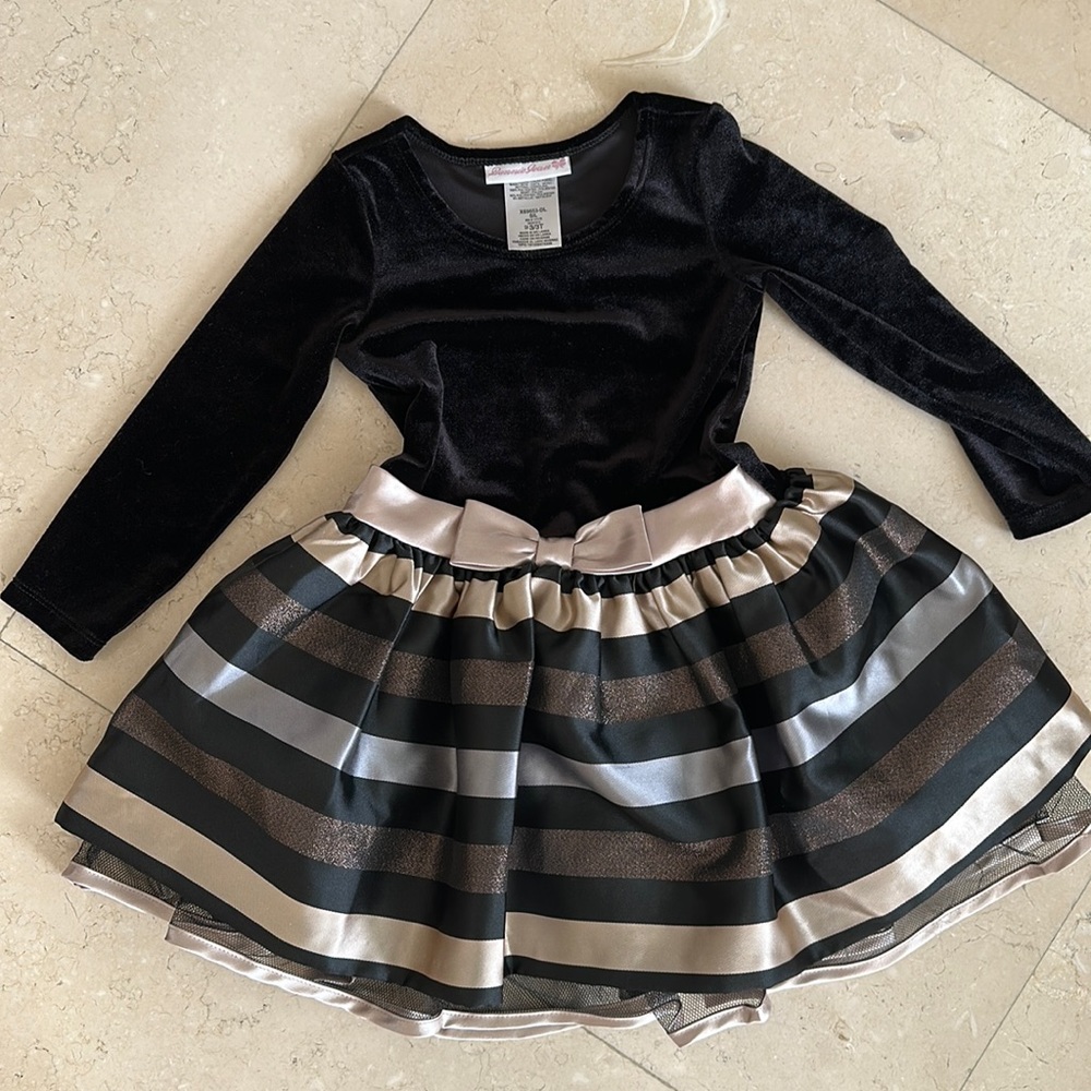 Girl fancy dress from Macys size 3T. Black, Silver, Copper, & Gold